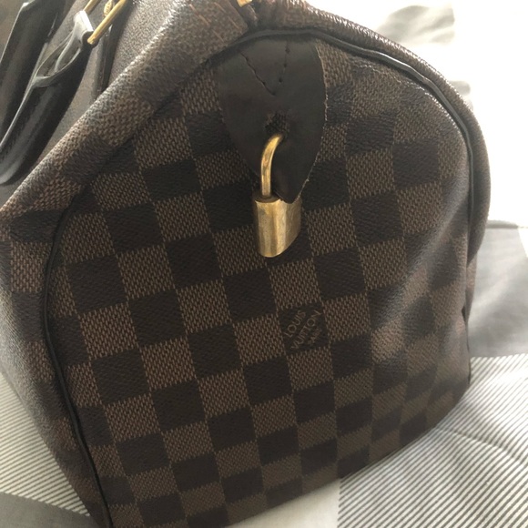 Louis Vuitton “doctor” bag great condition other than small tear - Picture 6 of 8